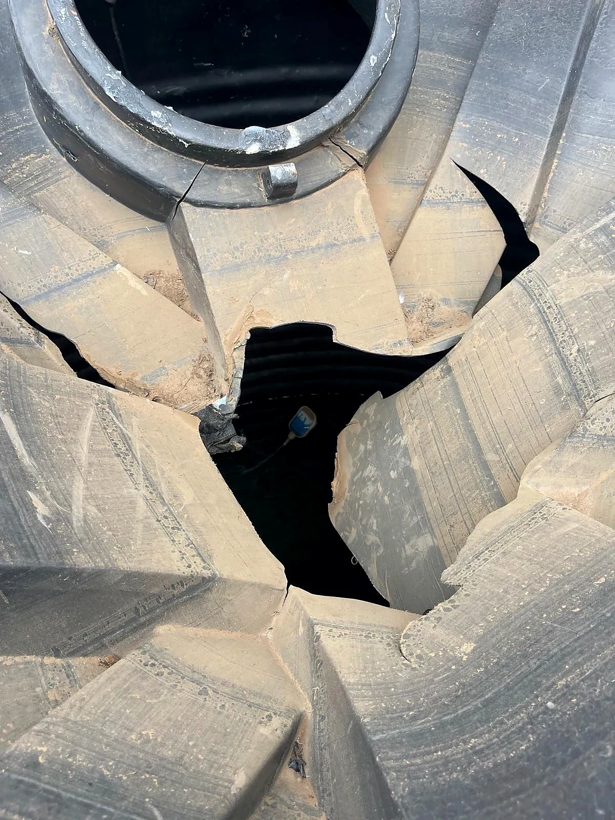 Cracked tank bottom close-up before repair